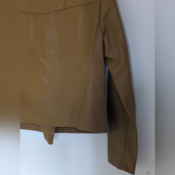 Bagatelle Women's Mustard Yellow Faux Leather Moto Jacket Size M EUC - Picture 10 of 15